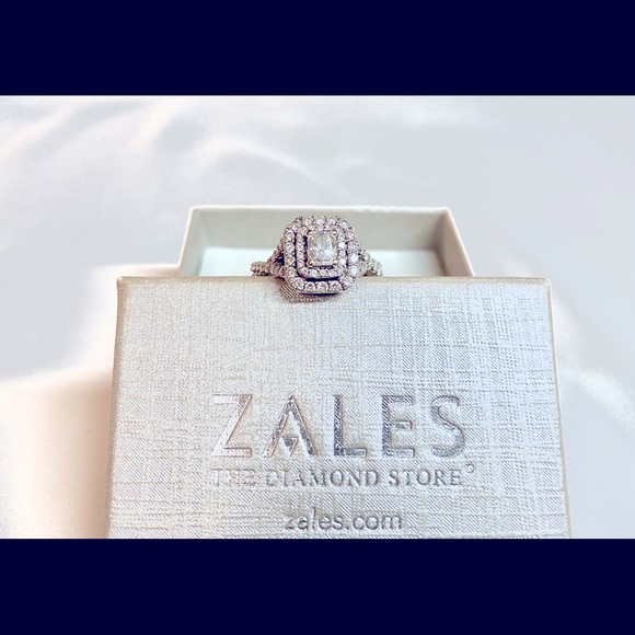 Engagement Ring - Picture 3 of 4